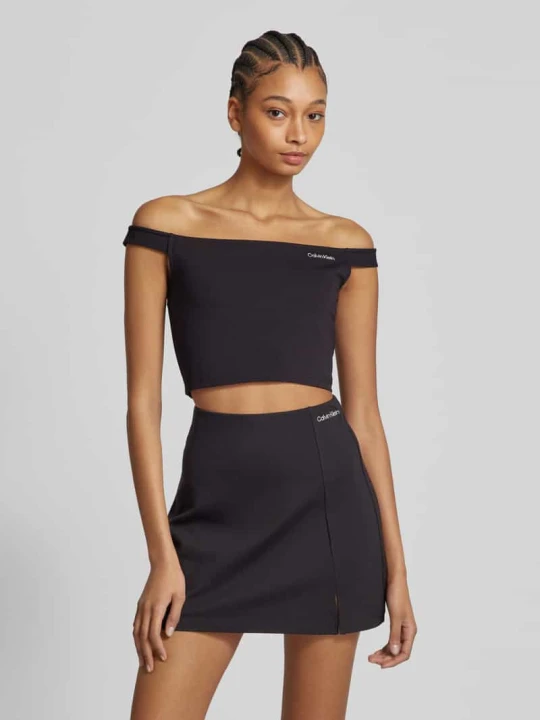 Zdjęcie produktu Top krótki z mieszanki wiskozy z detalem z logo Calvin Klein Jeans Czarny