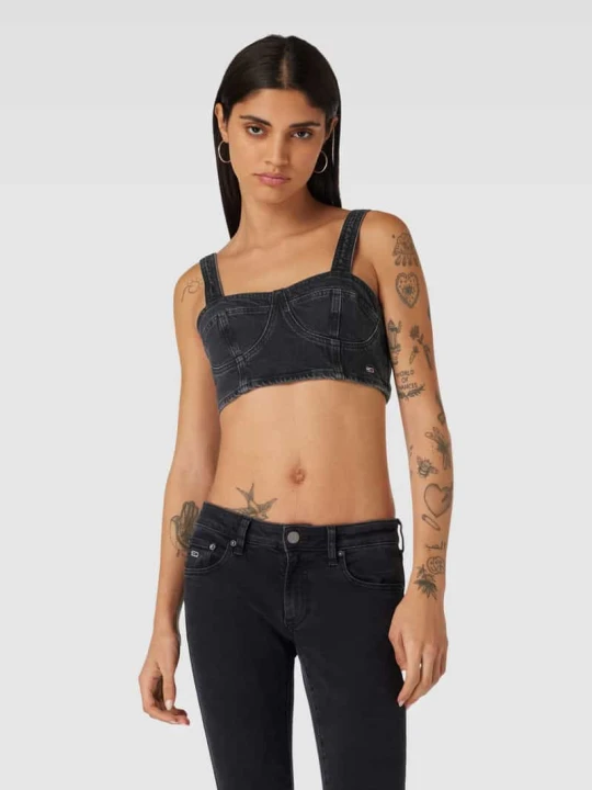 Zdjęcie produktu Top krótki z wyhaftowanym logo Tommy Jeans Czarny