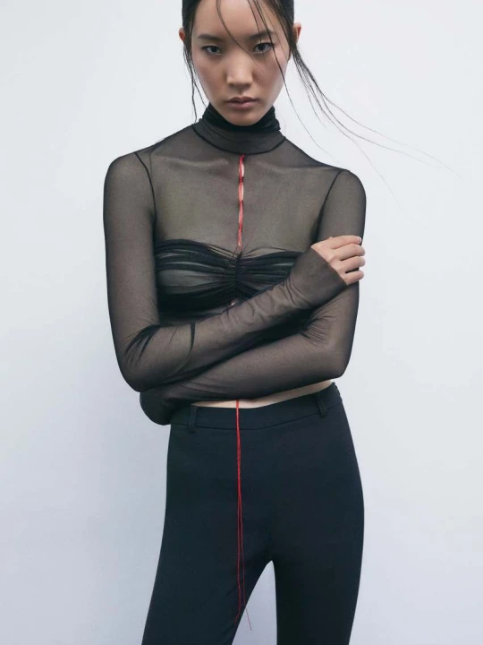 Zdjęcie produktu Top „My SKIN Tailoring” z tiulu z wysokim kołnierzem Patrizia Pepe czarny