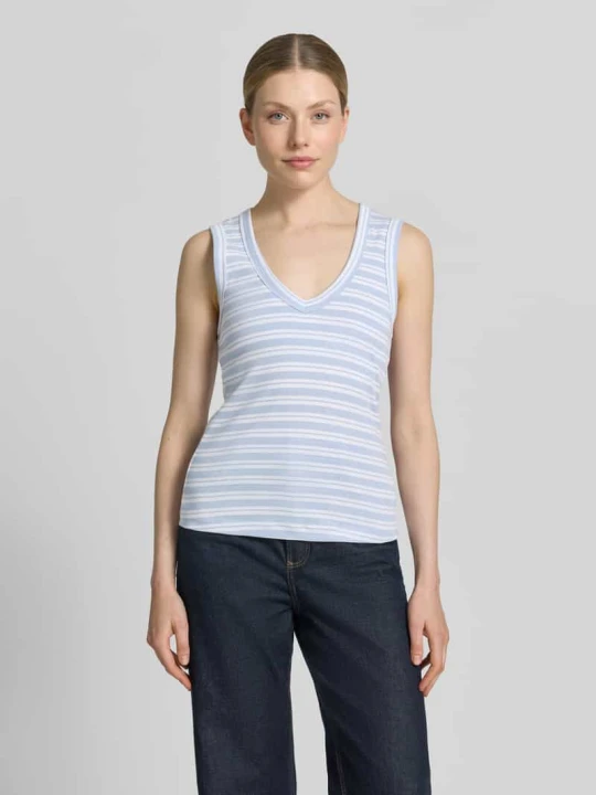 Zdjęcie produktu Top o kroju slim fit z dekoltem w serek model 'Elle' MOS MOSH Jasnoniebieski