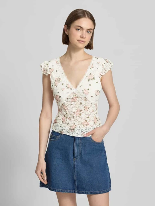 Zdjęcie produktu Top o kroju slim fit z głębokim dekoltem w serek model 'SAGA' Only Złamany biały