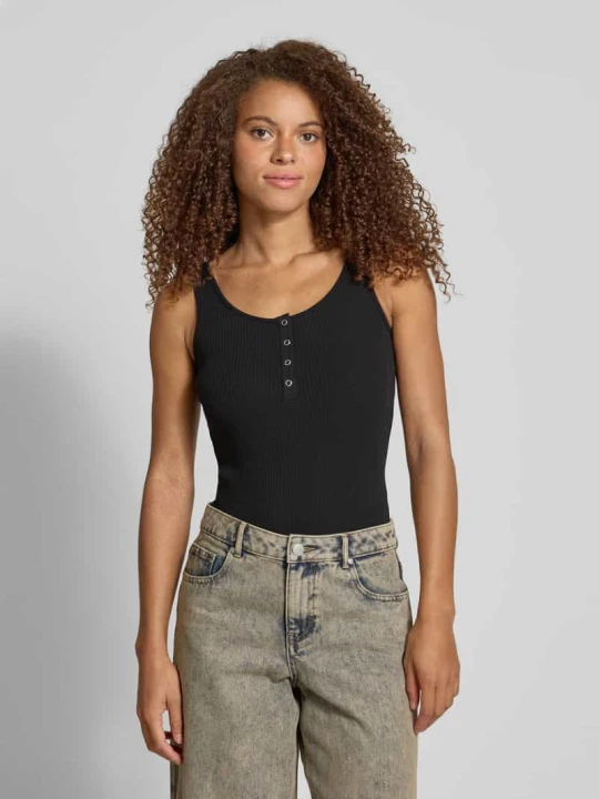 Zdjęcie produktu Top o kroju slim fit z mieszanki bawełny model ‘KITTE’ Pieces Czarny