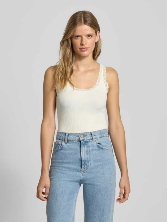 Zdjęcie produktu Top o kroju slim fit z mieszanki bawełny Model 'SARAH SHARAI' Only Złamany biały
