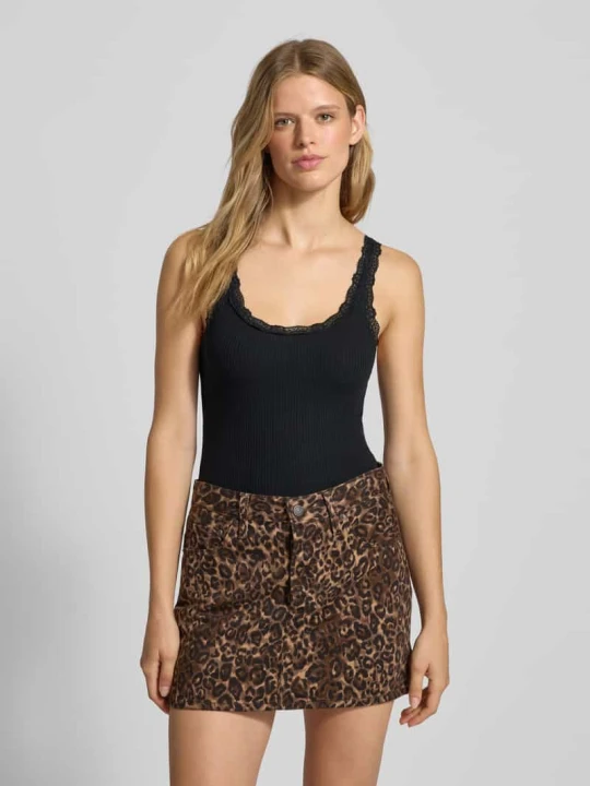 Zdjęcie produktu Top o kroju slim fit z mieszanki bawełny Model 'SARAH SHARAI' Only Czarny