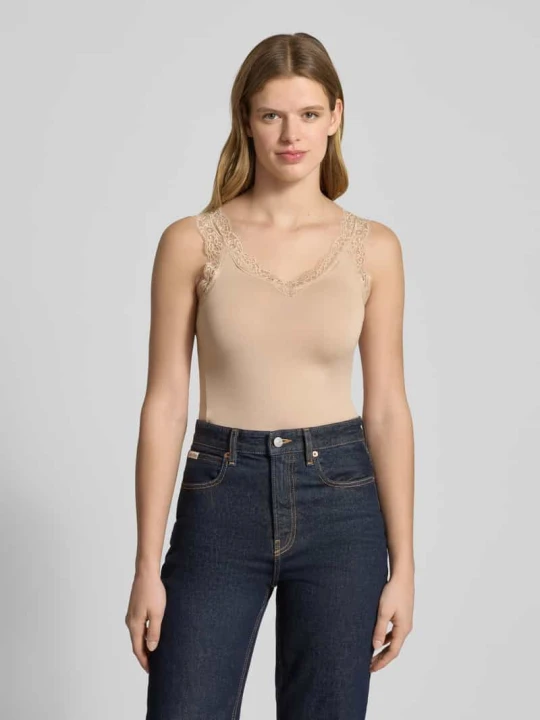 Zdjęcie produktu Top typu tank top o kroju slim fit z mieszanki wiskozy model 'BARBERA LACE' Pieces
