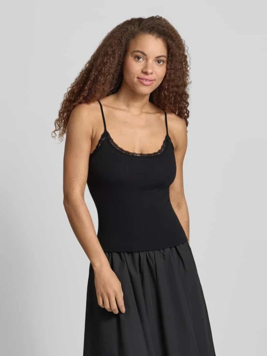 Zdjęcie produktu Top o kroju slim fit z obszyciem koronką REVIEW Czarny