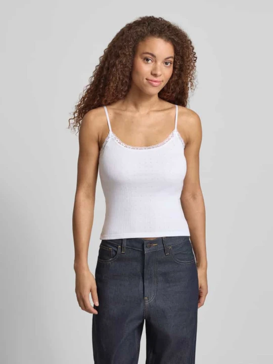 Zdjęcie produktu Top o kroju slim fit z obszyciem koronką REVIEW Biały