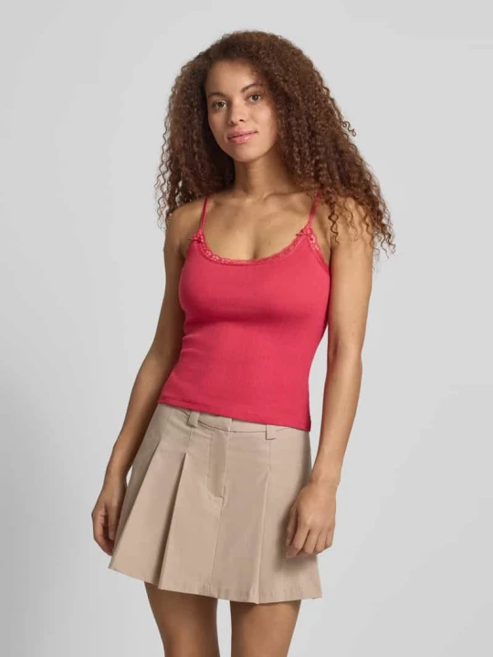 Zdjęcie produktu Top o kroju slim fit z obszyciem koronką REVIEW Czerwony