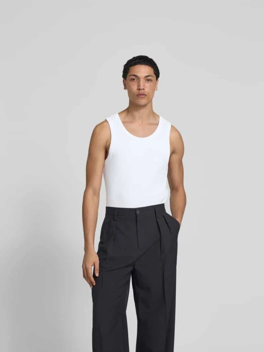 Zdjęcie produktu Top o kroju slim fit z okrągłym dekoltem Won Hundred Biały