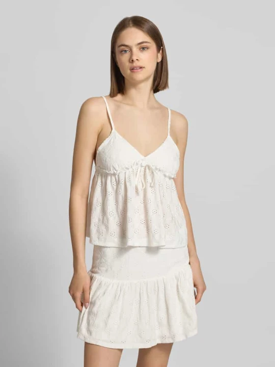 Zdjęcie produktu Top typu babydoll z baskinką i haftem angielskim REVIEW Biały
