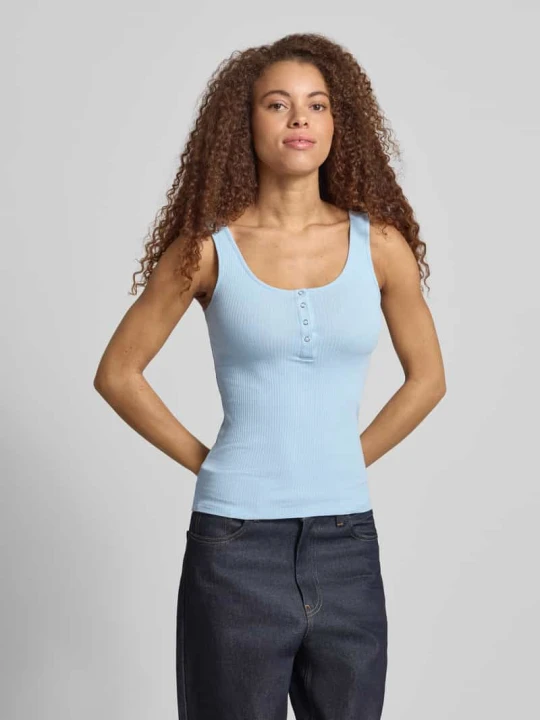 Zdjęcie produktu Top typu tank o kroju slim fit z mieszanki bawełny model 'KITTE' Pieces Jasnoniebieski