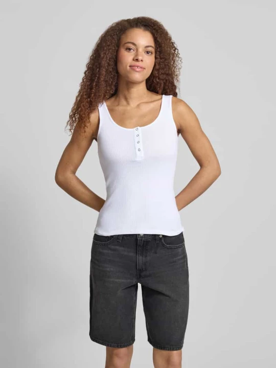 Zdjęcie produktu Top typu tank w kroju slim fit z mieszanki bawełny ekologicznej model 'KITTE' Pieces Biały