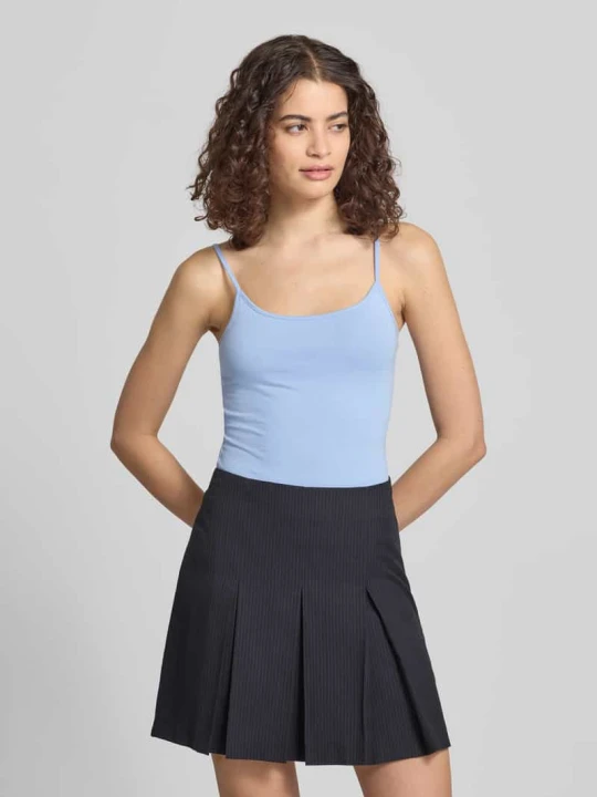 Zdjęcie produktu Top w kroju slim fit z ramiączkami spaghetti REVIEW Błękitny