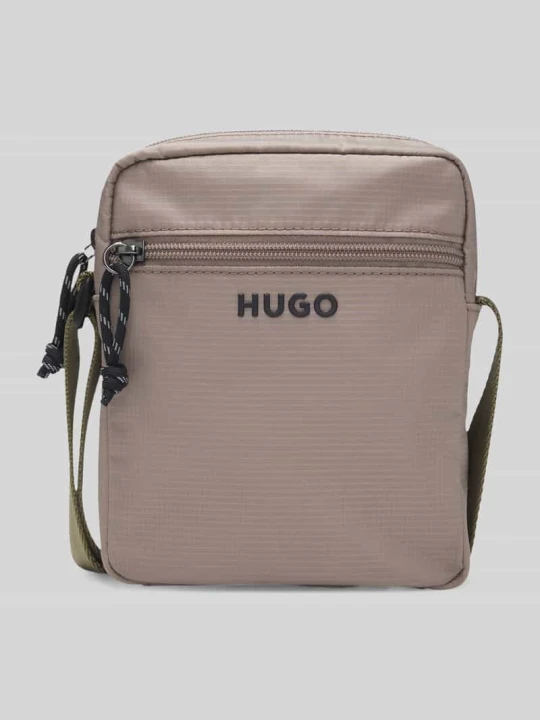 Zdjęcie produktu torba na ramię z detal z logo Hugo Błotnisty