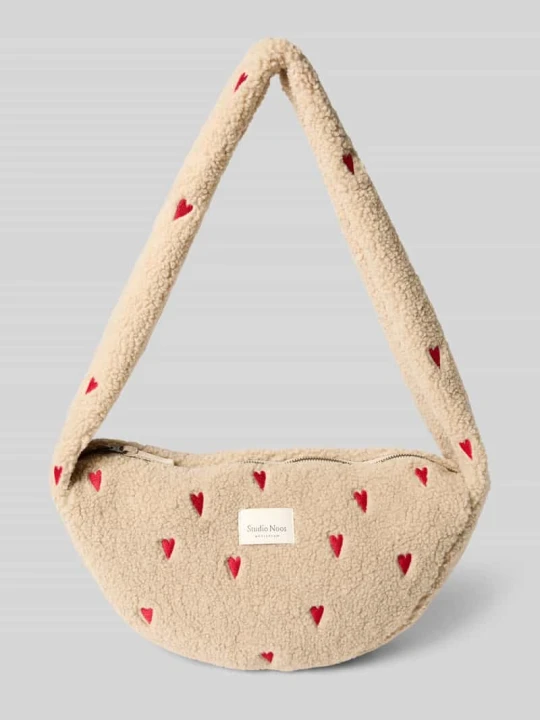 Zdjęcie produktu Torba na ramię z futerkiem model ‘Hearts’ STUDIO NOOS Złamany biały