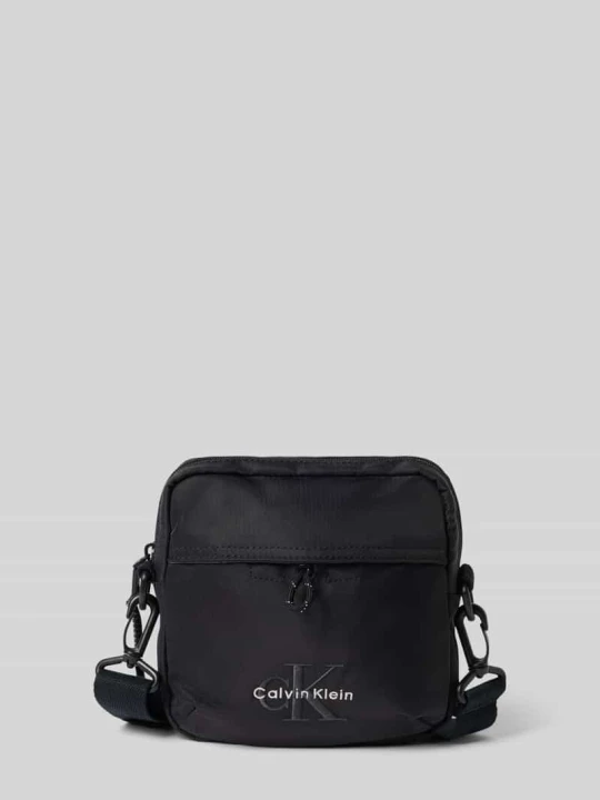 Zdjęcie produktu torba na ramię z wyhaftowanym logo model ' BOLD SQUARE CROSSBODY' Calvin Klein Czarny