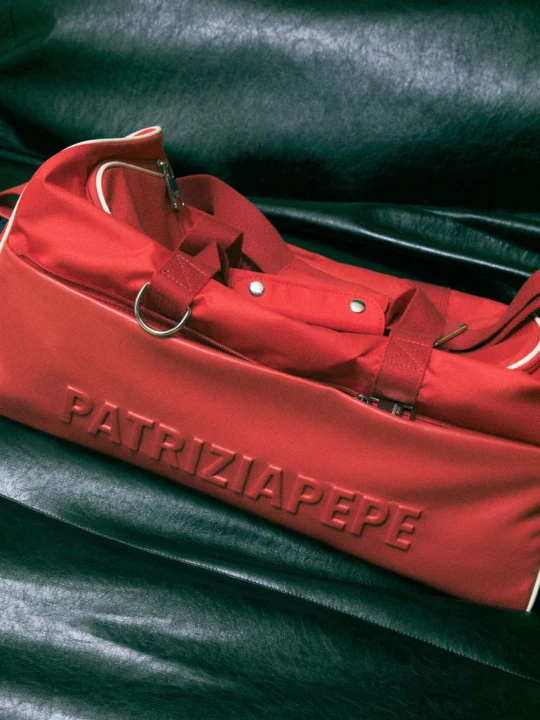 Zdjęcie produktu Torba podróżna (IM)PERFECTION z nylonu i skóry Patrizia Pepe czerwony