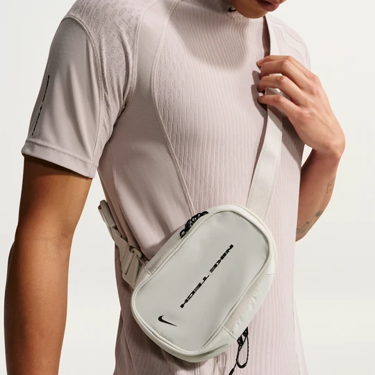 Zdjęcie produktu Torba przez ramię Nike Tech Nike Commute (1 l) - Szary