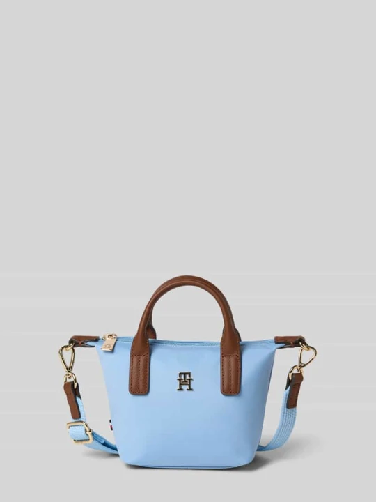Zdjęcie produktu Torebka do noszenia w ręku z metalową aplikacją z logo model 'POPETTE MICRO' Tommy Hilfiger Jasnoniebieski