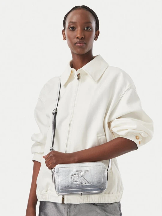 Zdjęcie produktu Torebka Calvin Klein Bold Ck Outline Mtl Camera Bag LV04F3896G Srebrny
