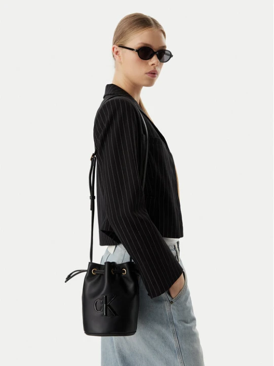 Zdjęcie produktu Torebka Calvin Klein Bold Ck Small LV04F3640G Czarny