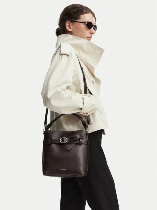 Zdjęcie produktu Torebka Calvin Klein Buckle Mini Bucket Crossbody LV04F3550G Brązowy