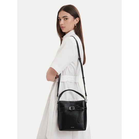 Zdjęcie produktu Torebka Calvin Klein Buckle Mini Bucket Crossbody LV04F3550G Czarny