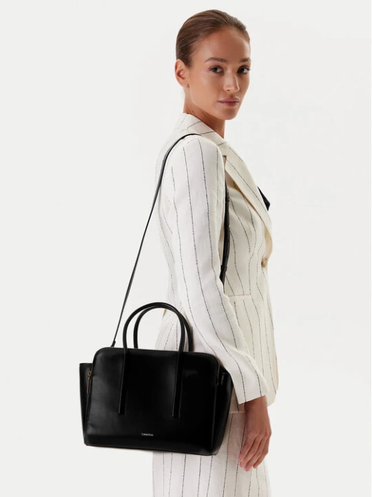 Zdjęcie produktu Torebka Calvin Klein Carryall Mini Leather Tote Bag LV04F3034G Czarny