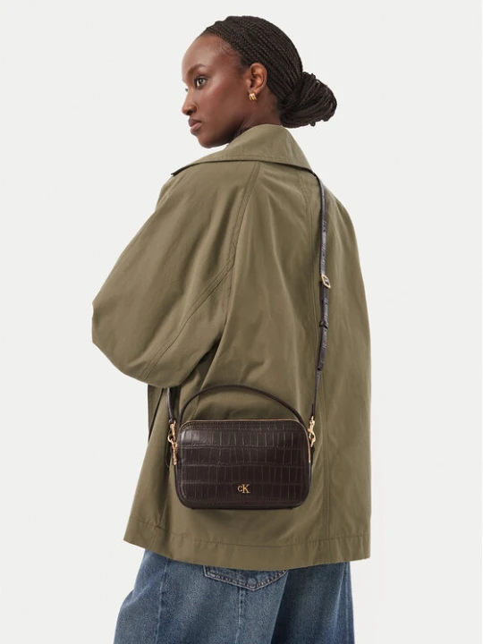 Zdjęcie produktu Torebka Calvin Klein Ck Croc Camera Bag LV04F3905G Brązowy ciemny