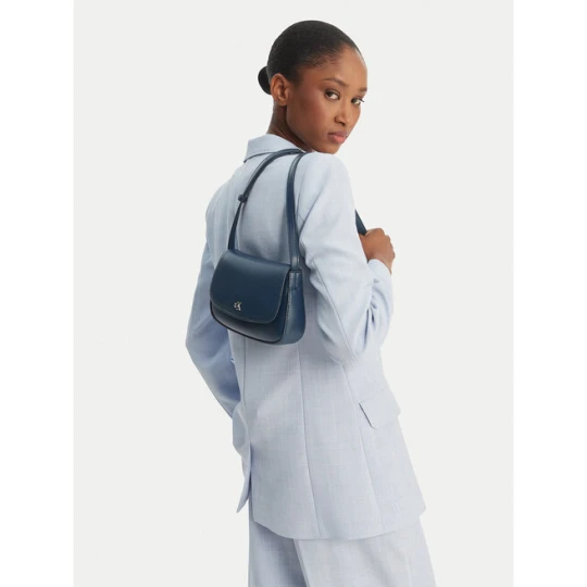 Zdjęcie produktu Torebka Calvin Klein Ck Flap Camera Bag LV04F3421G Granatowy