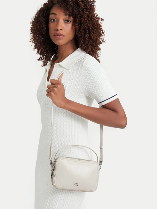 Zdjęcie produktu Torebka Calvin Klein Ck Hardware Camera Bag LV04F3678G Biały