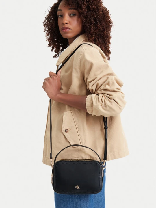 Zdjęcie produktu Torebka Calvin Klein Ck Hardware Camera Bag LV04F3678G Czarny