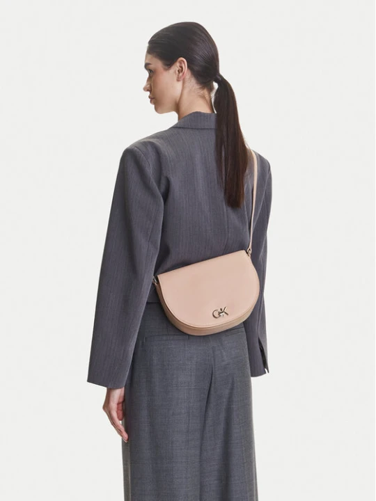 Zdjęcie produktu Torebka Calvin Klein Ck Hw Crossbody Saddle Bag K60K613236 Różowy