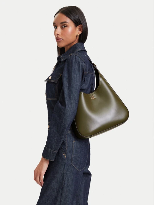 Zdjęcie produktu Torebka Calvin Klein Ck Medium Shoulder Bag LV04F3522G Zielony ciemny