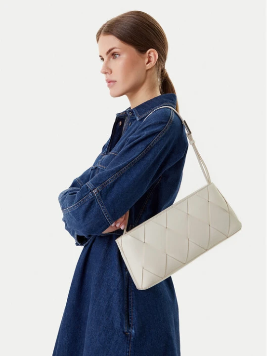 Zdjęcie produktu Torebka Calvin Klein Ck Woven Elongated Shoulder Bag K60K612992 Biały