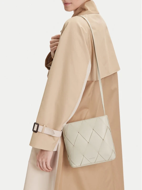 Zdjęcie produktu Torebka Calvin Klein Ck Woven Square Crossbody K60K612991 Kremowy