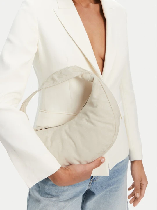 Zdjęcie produktu Torebka Calvin Klein Ckj Monogram Pinched Medium Shou LV04F3206G Kremowy