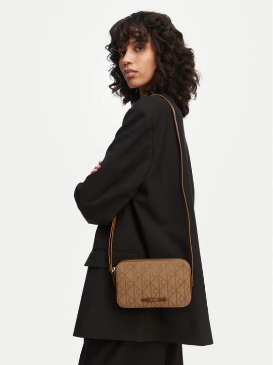 Zdjęcie produktu Torebka Calvin Klein Emblem Aop Jacquard Camera Bag LV04F3533G Brązowy