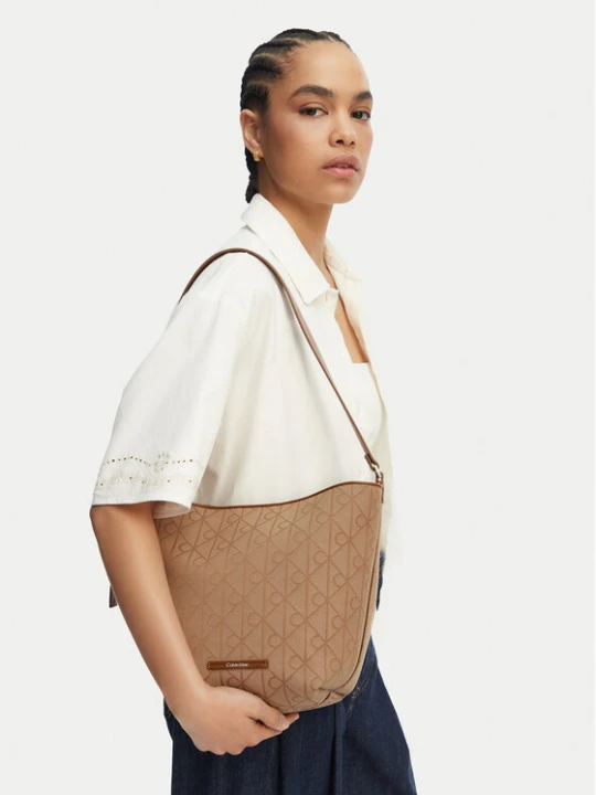 Zdjęcie produktu Torebka Calvin Klein Emblem Aop Jacquard Camera Bag LV04F3535G Brązowy