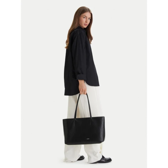 Zdjęcie produktu Torebka Calvin Klein Emblem Aop Perfor Lthr Tote LV04F3359G Czarny