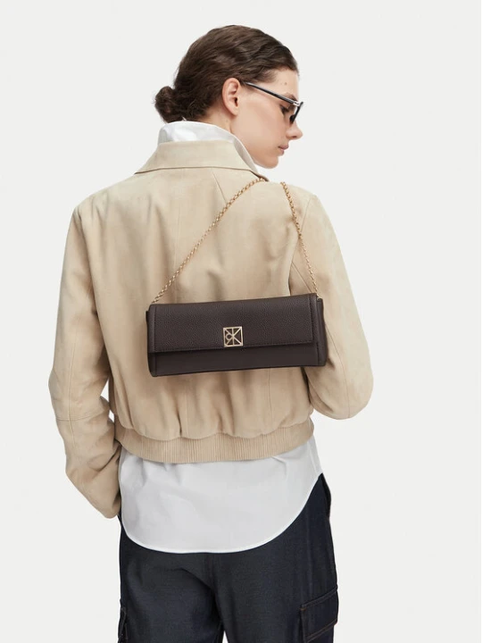 Zdjęcie produktu Torebka Calvin Klein Emblem Hw Pebble Clutch LV04F3740G Brązowy