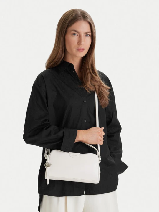 Zdjęcie produktu Torebka Calvin Klein Emblem Trio Top Handle Camera Ba LV04F3370G Biały