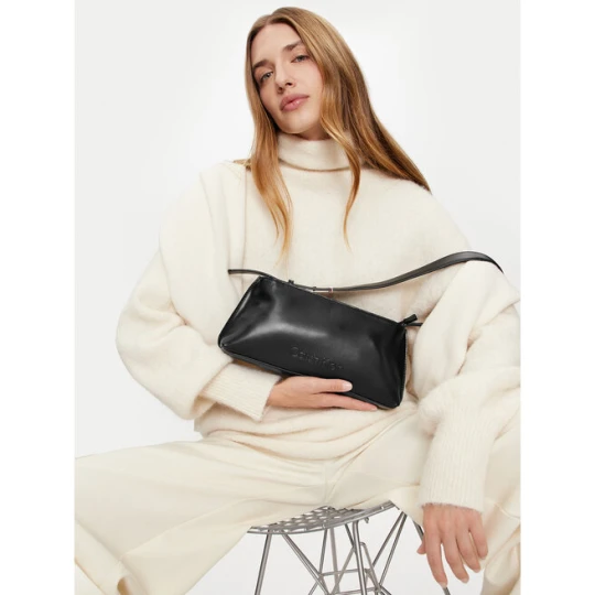 Zdjęcie produktu Torebka Calvin Klein Embossed Logo K60K612550 Czarny