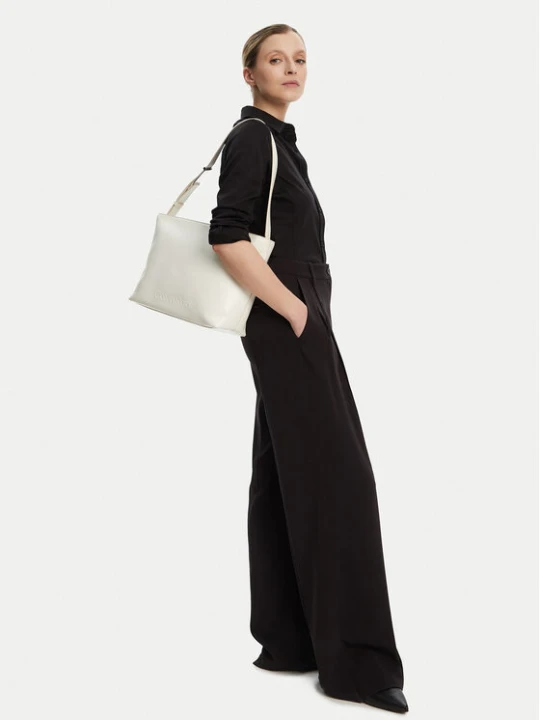Zdjęcie produktu Torebka Calvin Klein Embossed Logo Medium Shopper K60K613172 Kremowy