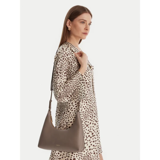 Zdjęcie produktu Torebka Calvin Klein Foil Logo Conv Shoulder Bag LV04F3272G Beżowy