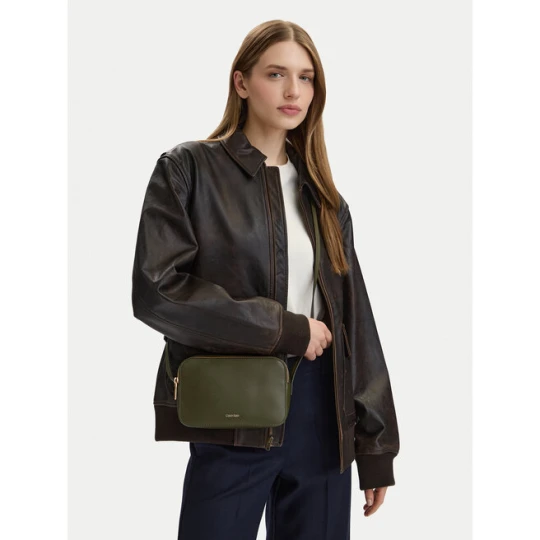 Zdjęcie produktu Torebka Calvin Klein Foil Logo Elongated Camera Bag LV04F3276G Zielony