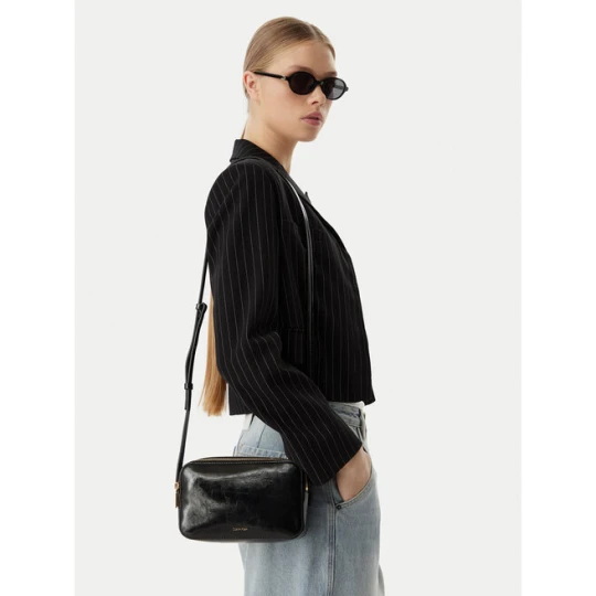 Zdjęcie produktu Torebka Calvin Klein Foil Logo Glossy LV04F3539G Czarny