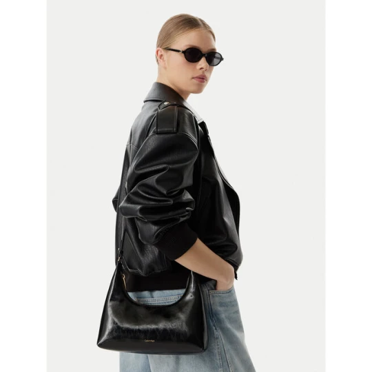 Zdjęcie produktu Torebka Calvin Klein Foil Logo Glossy LV04F3737G Czarny