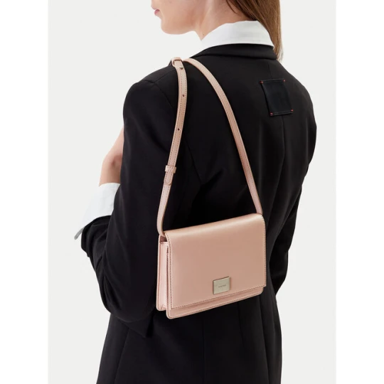 Zdjęcie produktu Torebka Calvin Klein Hardware Flap Crossbody K60K612967 Różowy