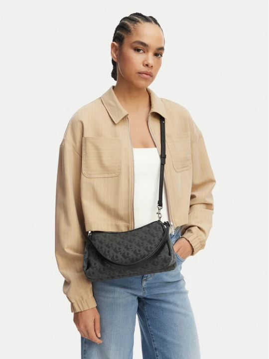 Zdjęcie produktu Torebka Calvin Klein Jeans Ck Shoulder Bag IU0IU00737 Czarny
